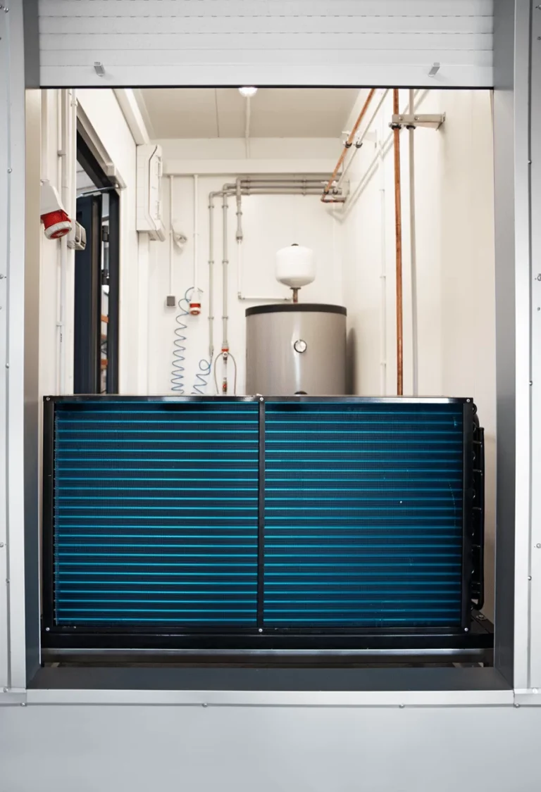 Heat recovery system in a compact farm dairy installation